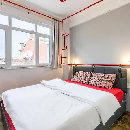 Cozy Studio Apartment Conveniently Located Near Popular Attractions In Beyoglu Apartment
